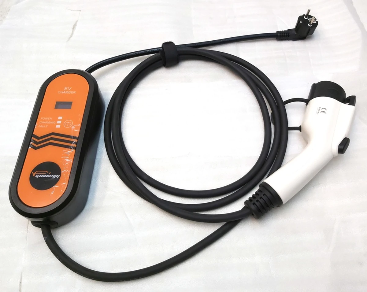 1 UNIVERSAL MOBILE CONNECTOR, GUWIEYG TYPE1 8A-16A 110V-240V 3,5 kW 3,5 м Tesla all models UMC GUWIEYG AE