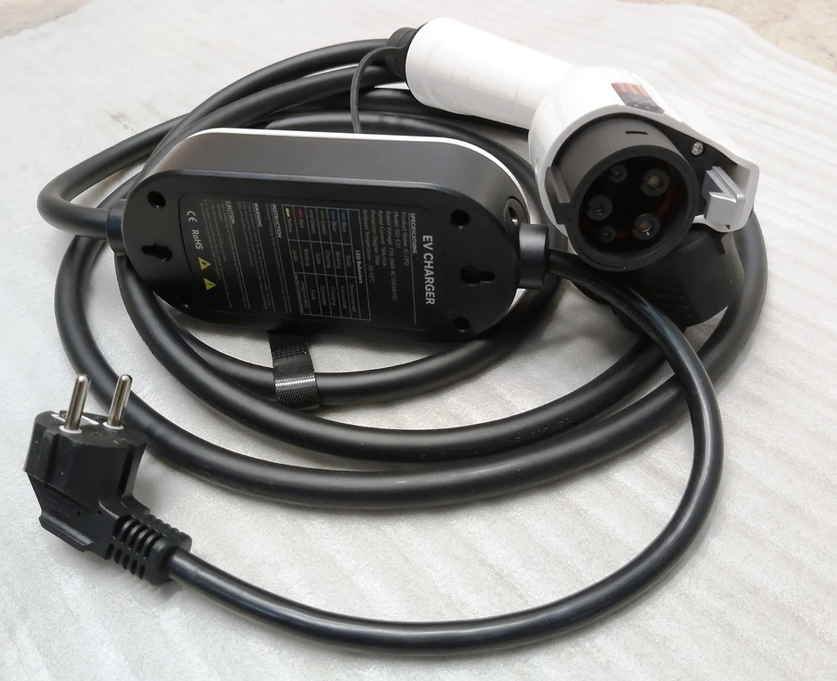 1 UNIVERSAL MOBILE CONNECTOR, IPENGEN Type1 EV 16A 80V-230V 3.5kW Tesla all models UMC IPN