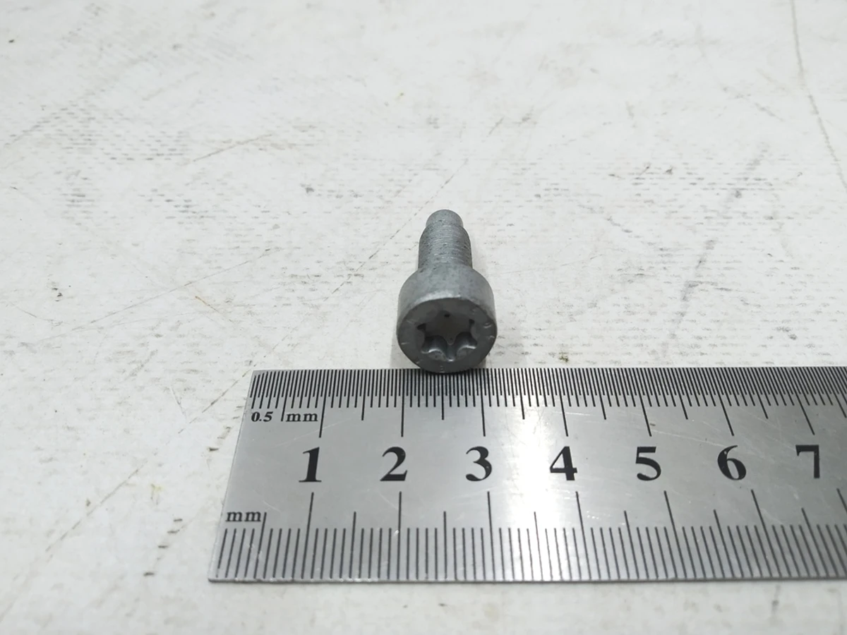 Винт с цилиндрической головкой с внутренним шестигранником М8Х20 Audi E-tron WHT003307