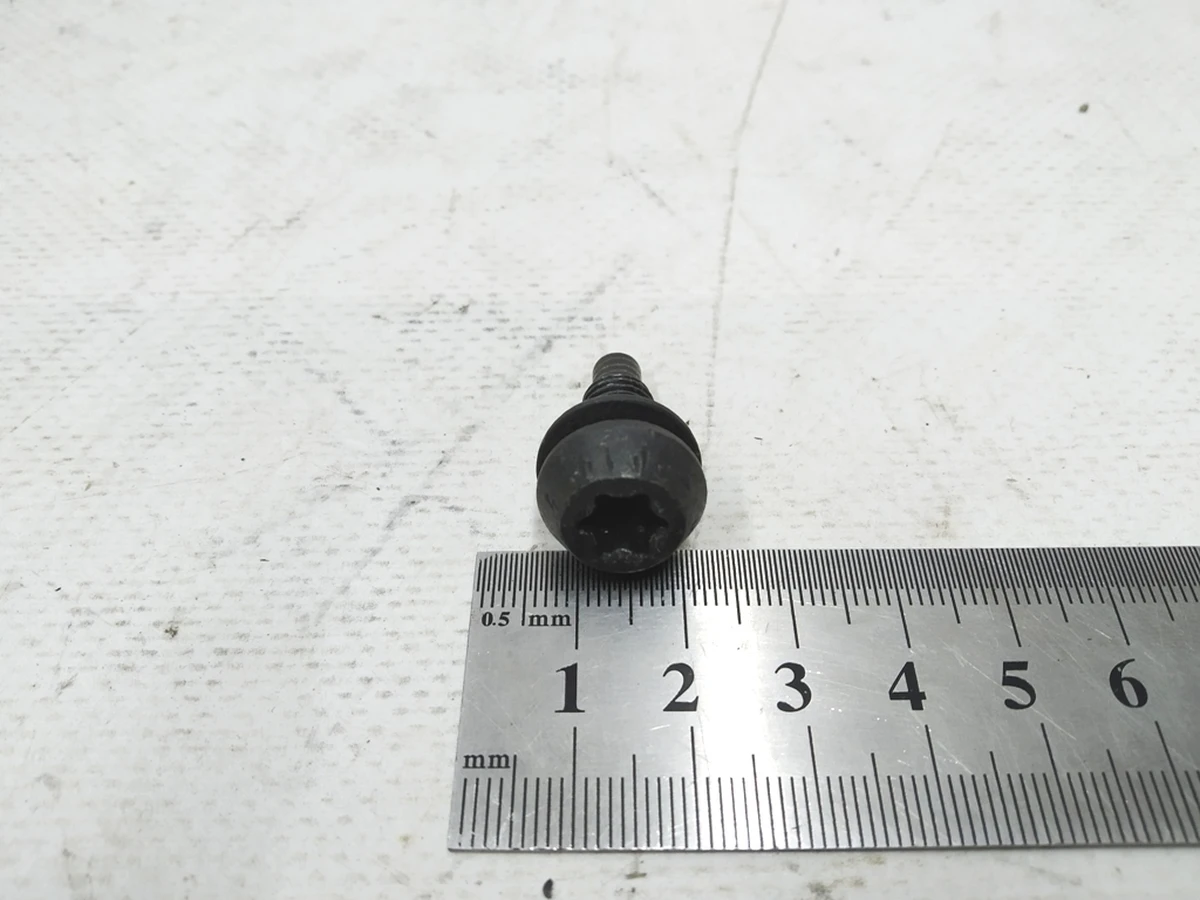 Гвинт із циліндричною округленою головкою Torx із шайбою Audi E-tron WHT003497