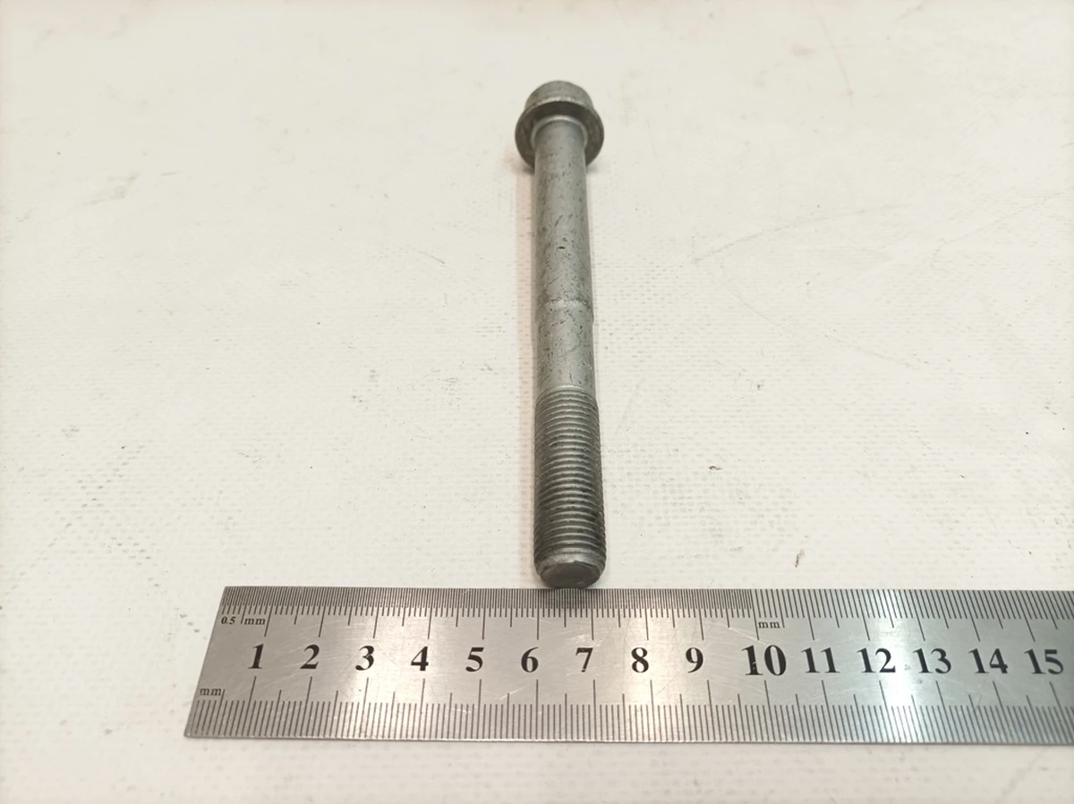 Винт с цилиндрической головкой с буртиком и внутренний шестигранник M14X1,5X135 Porsche Taycan WHT004572