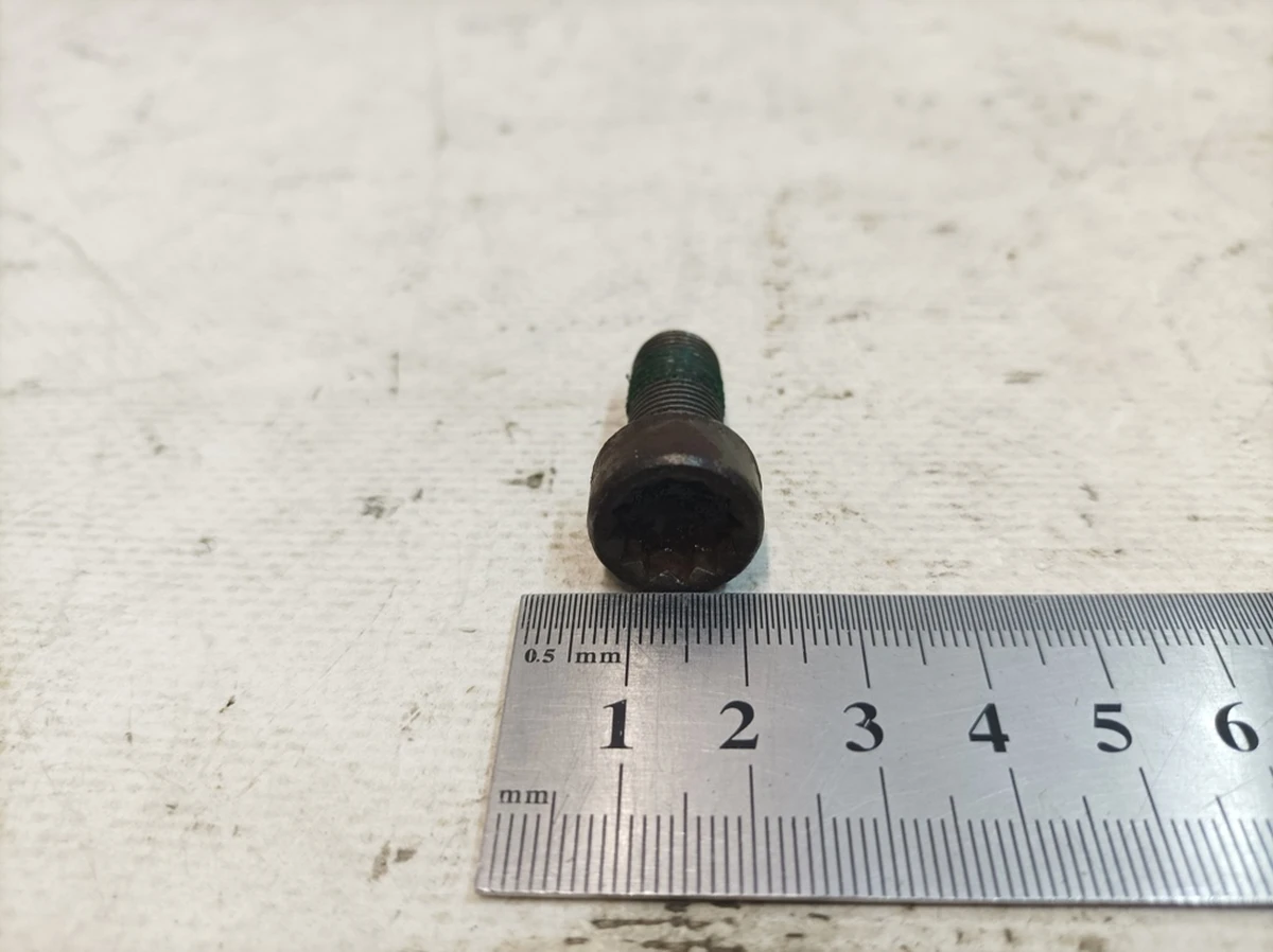 Гвинт із циліндричною головкою із внутрішнім багатогранником М10Х1Х22,3 Audi Q7 WHT009773