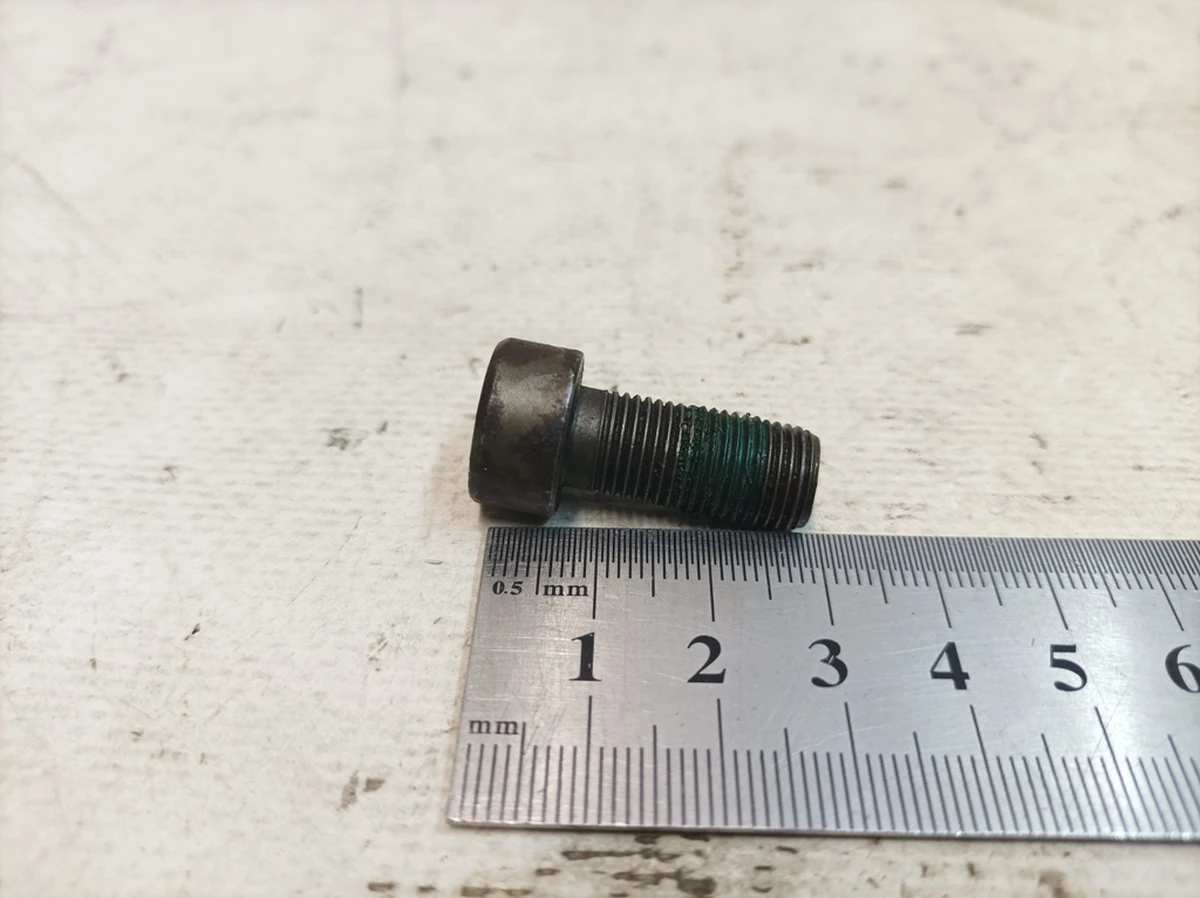 Гвинт із циліндричною головкою із внутрішнім багатогранником М10Х1Х22,3 Audi Q7 WHT009773