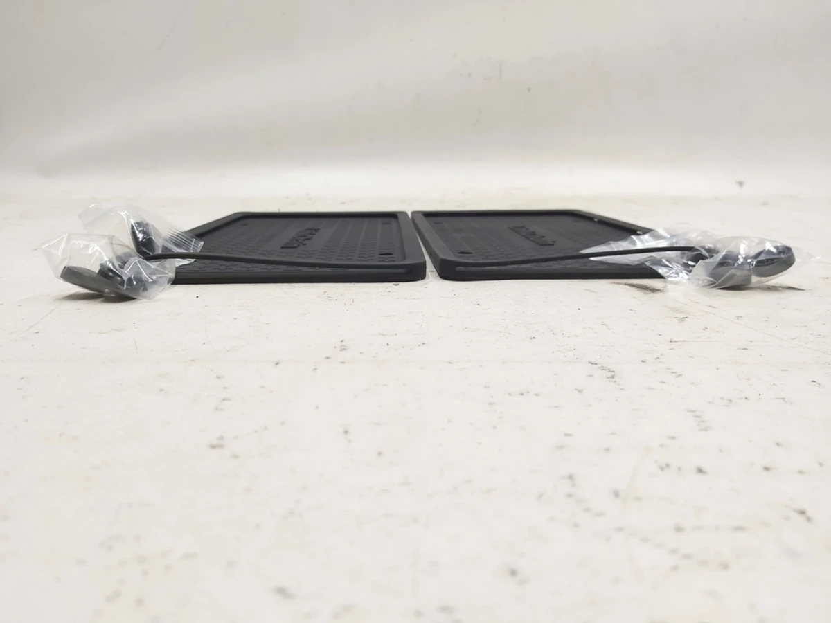 3 Комплект рамок номерных знаков силиконовых, переднего и заднего с крепежами и заглушками Tesla model 3 1X00ZC12N0B