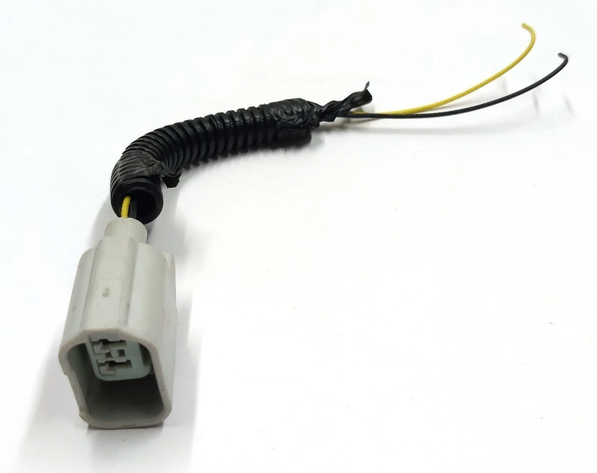 Роз'єм на повторювач повороту правий DELPHI 13627828 Tesla model 3 1067954-00-E