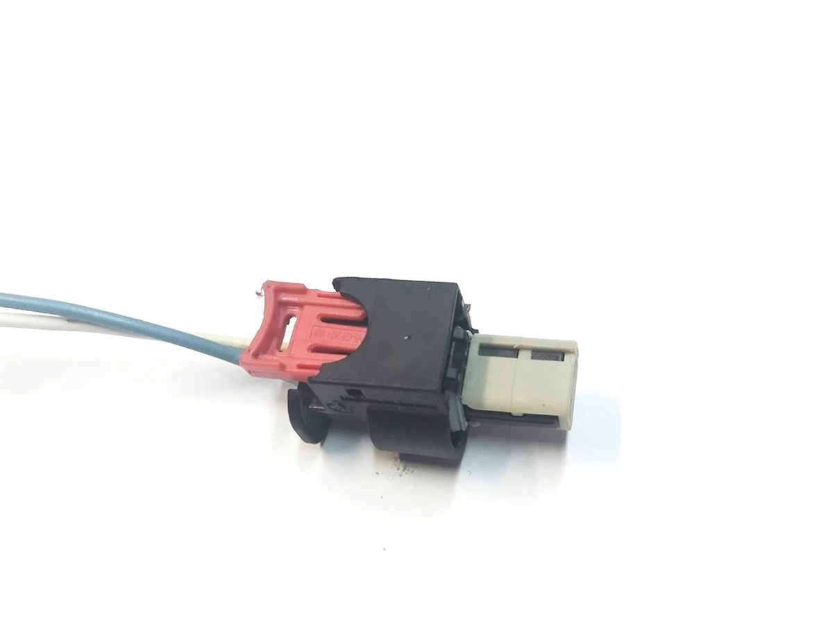 Роз'єм (фішка) динаміка шумогенератора для пішоходів DELPHI X602 Tesla model 3, model Y 1299965-00-A