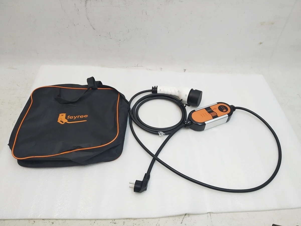 1 Універсальний мобільний зарядний пристрій Type 1 16A 110V-240V із сумкою Tesla all models 1101789-00-J